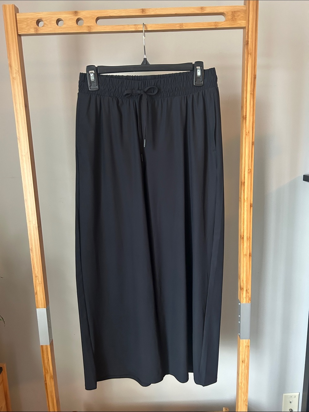 90 Degree By Reflex Black Elastic-Waist Athletic Capris